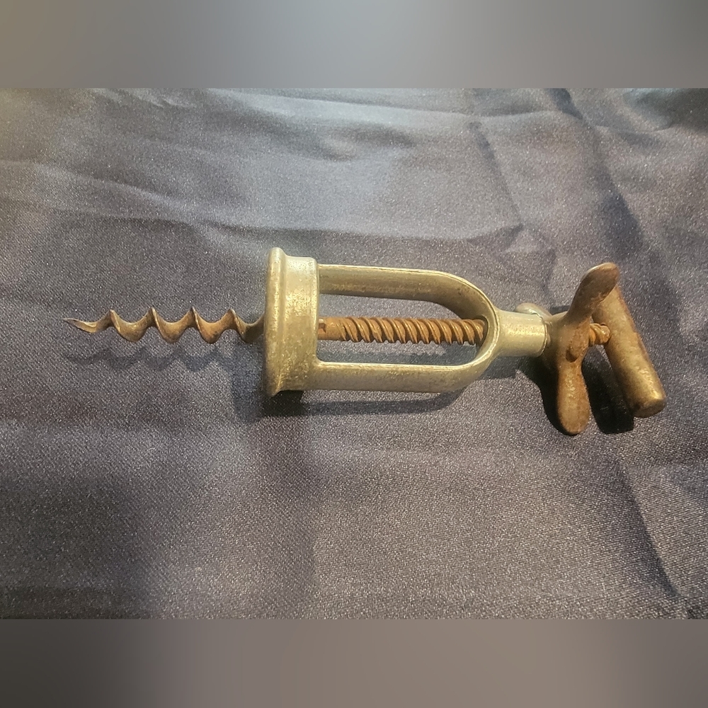 (J19) Vintage wine opener